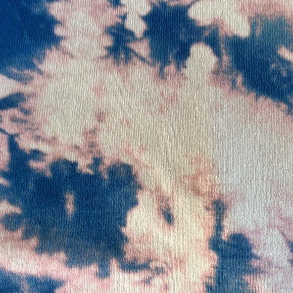 off the shoulder small sweater - Picture 2 of 2